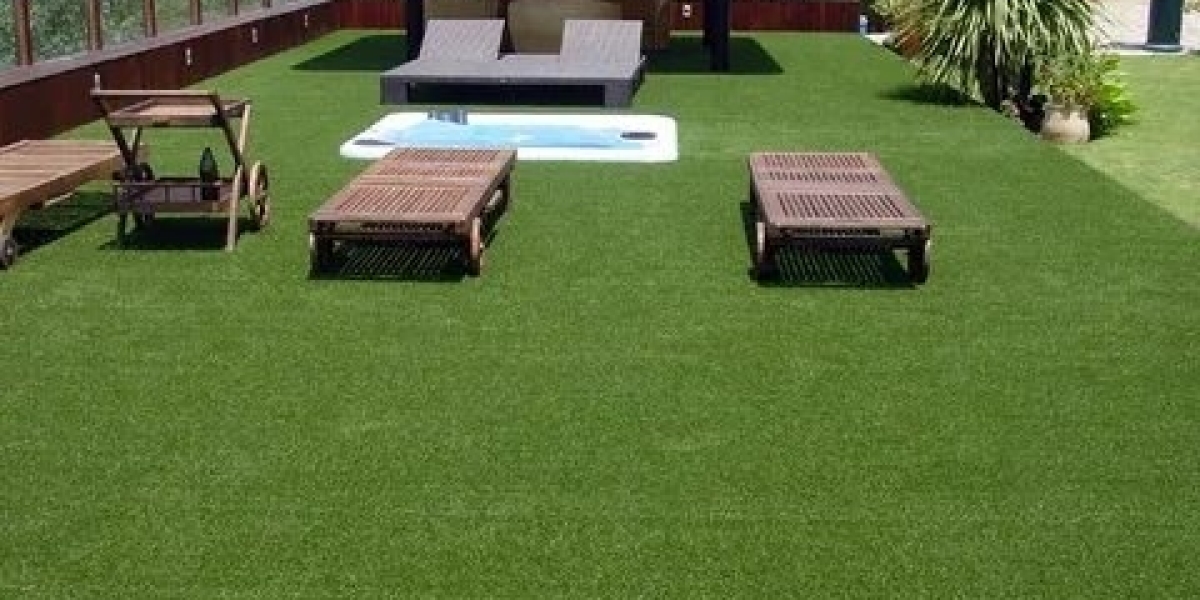 How to Clean and Disinfect Artificial Grass in Dubai’s Hot Climate